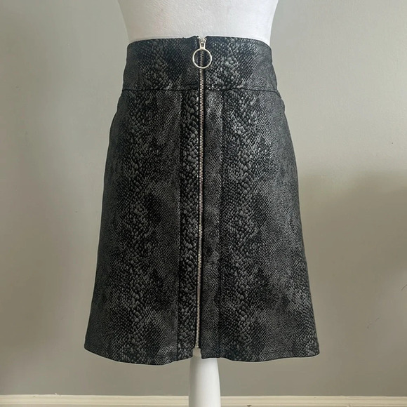 ⭐️International Concepts snake print knee high skirt women’s L - Picture 3 of 7